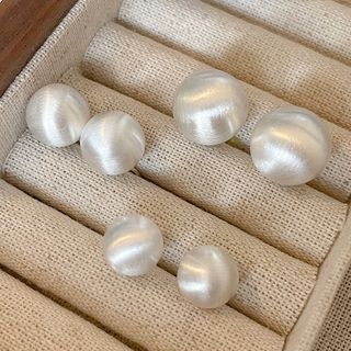 Faux Pearl Ear Stud