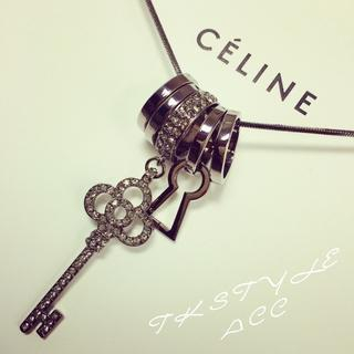 Ticoo Rhinestone Key & Ring Necklace