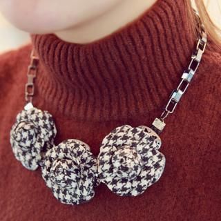 Ticoo Houndstooth Rose Necklace