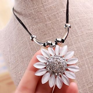 LENNI Rhinestone Flower-Accent Necklace