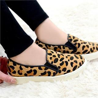 Mizshoes Fleece-Lined Leopard Slip-Ons