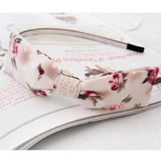Flora Lace Bow Hairhook -White White- One Size