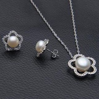 ViVi Pearl Set: Freshwater Pearl Necklace + Earrings