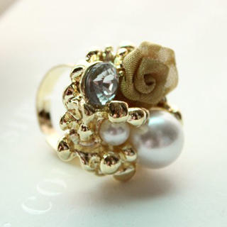 Fit-to-Kill Luxury Rose with Pearl Ring Gold - One Size