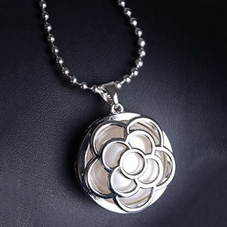 Kulala Cutout Flower Necklace