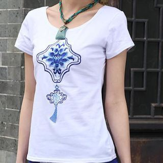 Sayumi Flower Embroidered T-Shirt