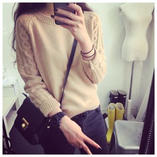 Clover Dream Round-Neck Cable Knit Sweater