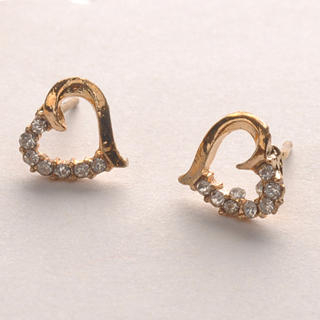 Fit-to-Kill Diamond Heart-Shaped Earrings - Gold