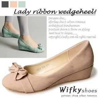 Bow Accent Wedge Pumps