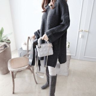 DAILY LOOK Round-Neck Slit-Side Knit Top