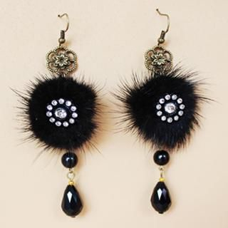 Fit-to-Kill Fur With Shinny Cystal Earrings  Black - One Size
