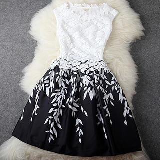 Dream a Dream Sleeveless Lace Panel Leaf Print Dress