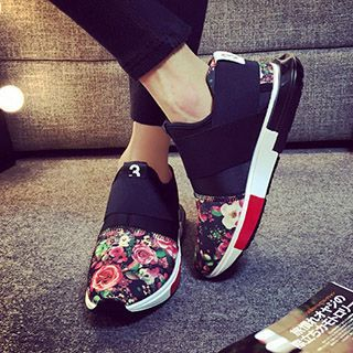 YAX Slip Ons Sneakers