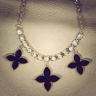 Ticoo Flower Necklace