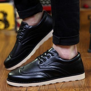 Chariot Wing-Tip Casual Shoes