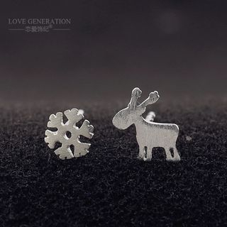 Love Generation Deer Snowflake Earrings