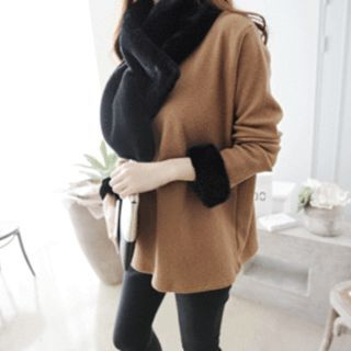 DAILY LOOK Round-Neck Faux-Fur Top