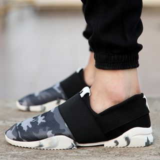 Chariot Camouflage Panel Slip-On Athletic Sneakers