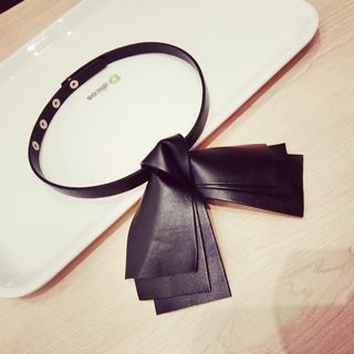 Ticoo Faux Leather Bow Necklace
