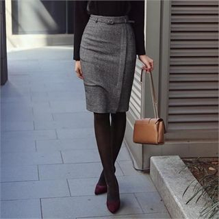 ode' Belted Zip-Back Pencil Skirt