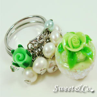 Sweet & Co. Sweet Mini Green Glitter Cupcake Floral Ring