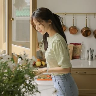 Puff-Sleeve Seersucker Top