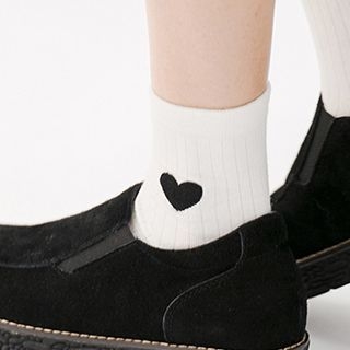 Heynew Heart Embroidered Socks