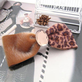 Fit-to-Kill Faux Fur Bow Hair Pin-Light brown
