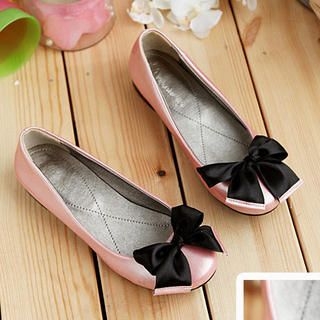 Ribbon-Accent Flats