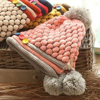 RGLT Scarves Pompom Contrast-Color Buttoned Knit Beanie