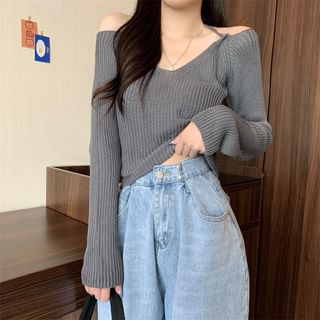 Long-Sleeve Cold-Shoulder Halter Knit Top