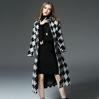 Queen Mulock Wool Blend Houndstooth Coat