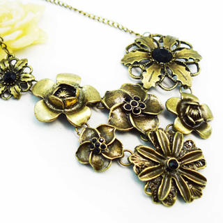 Fit-to-Kill Roses Blossom Vintage Necklace -Copper Copper - one size