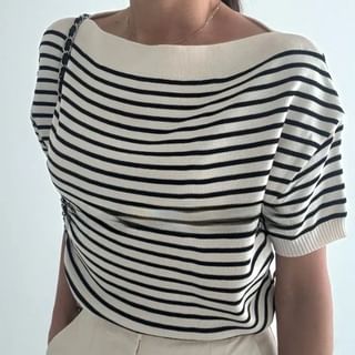 Short Sleeve Boat Neckline Plain Loose-Fit Knit Top