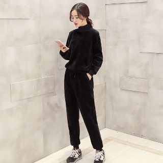 Romantica Set: Long-Sleeve Velvet Top + Sweatpants