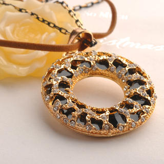 Fit-to-Kill Circle Leopard Necklace Black - One Size
