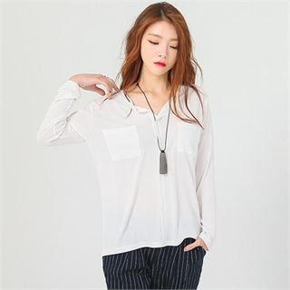 GLAM12 Two-Pocket Front T-Shirt