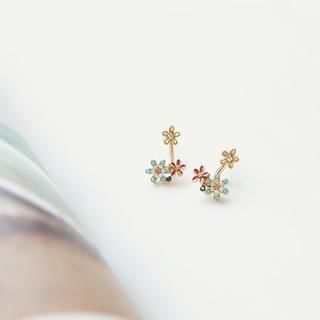 soo n soo Flower Earrings