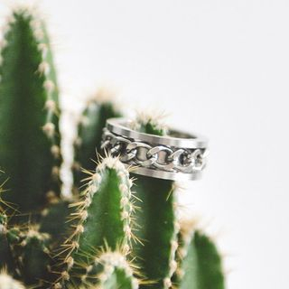 JUSTONE Chained Bold Ring