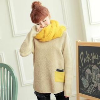 Chuvivi Fleece Panel Sweater