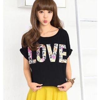 59 Seconds Short-Sleeve “LOVE” Print Top