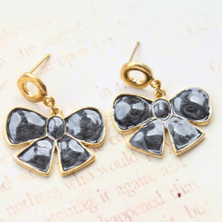 Fit-to-Kill Big Bow Earrings