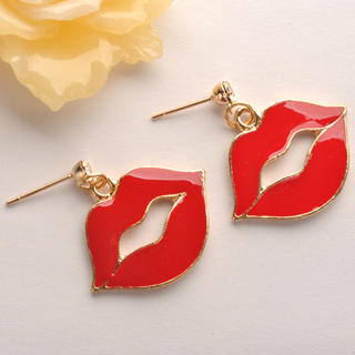 Fit-to-Kill Red Lip Earring Red - One Size