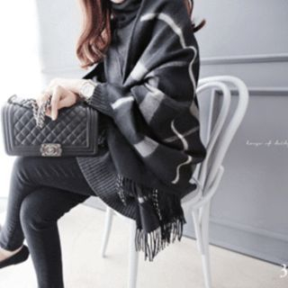 DAILY LOOK Plaid Fringed Pocket Wrap