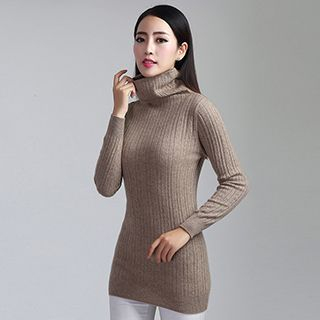 KUBITU Turtleneck Ribbed Knit Top