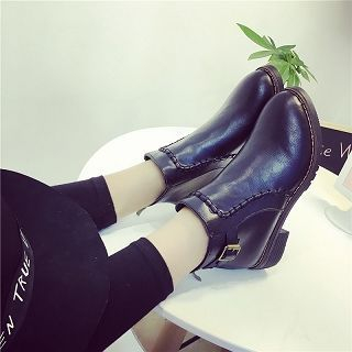 Hipsole Stitched Short Boots
