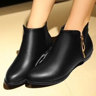 Tomma Flat Pointy Ankle Boots