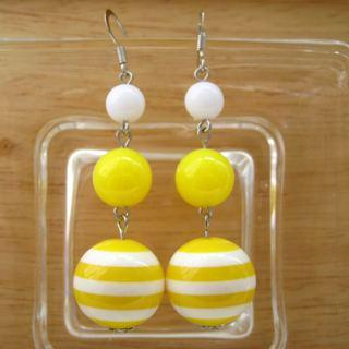 Fit-to-Kill Yellow sailing Earrings