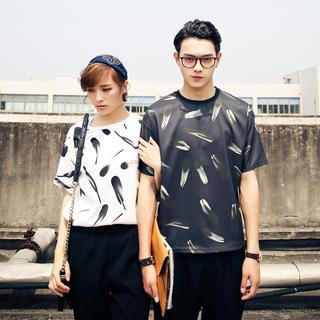 Chuoku Couple Feather Print T-Shirt