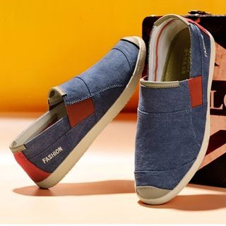 surom Canvas Slip-Ons